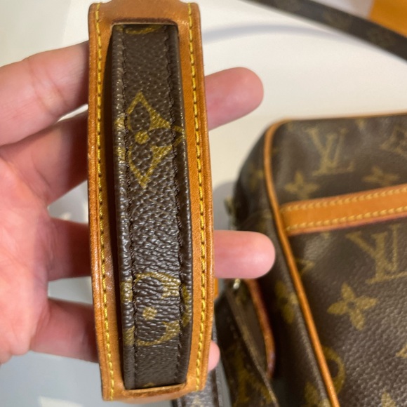 Louis Vuitton Monogram Danube Crossbody Bag Vintage - Picture 6 of 17